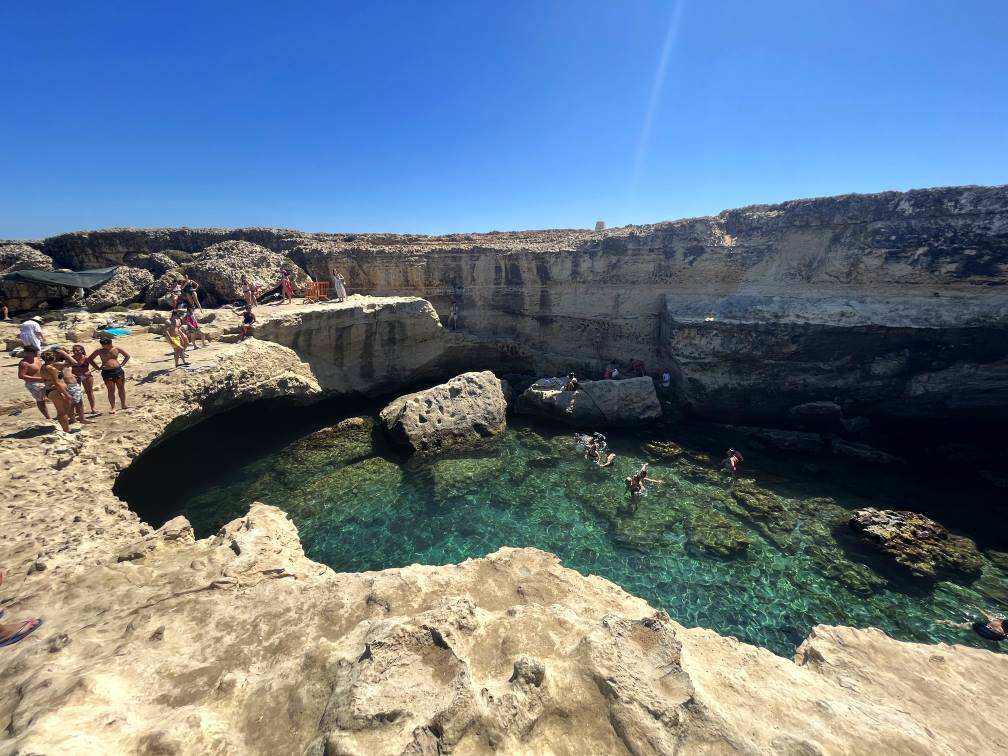 Grotta della Poesia an der Adriaküste Apuliens