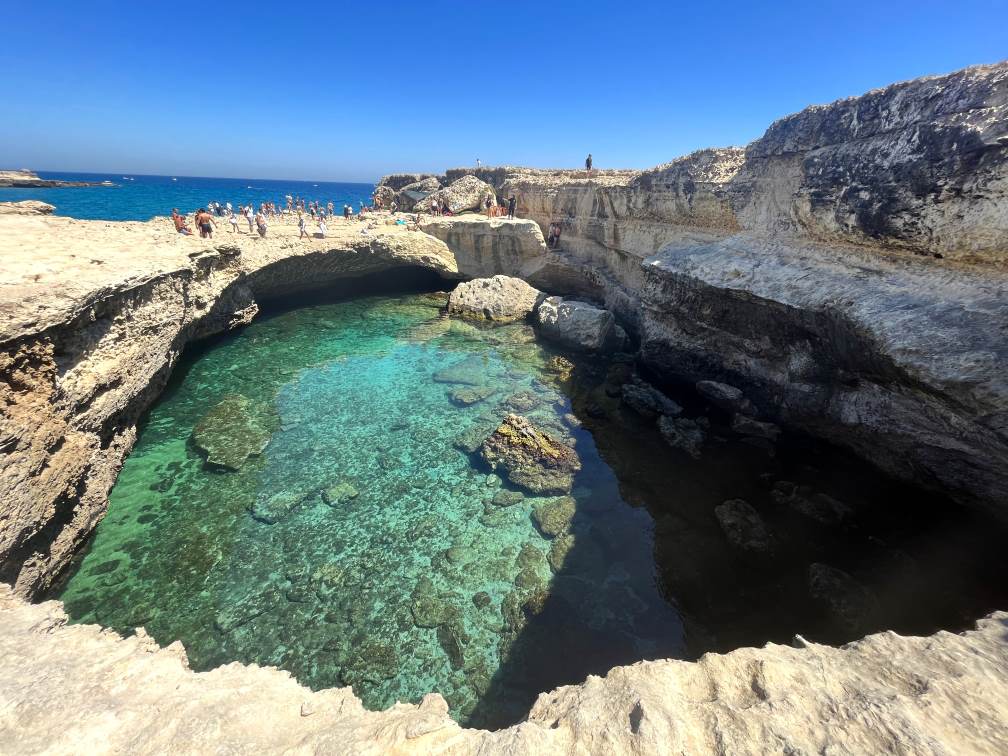 Grotta della Poesia an der Adriaküste Apuliens