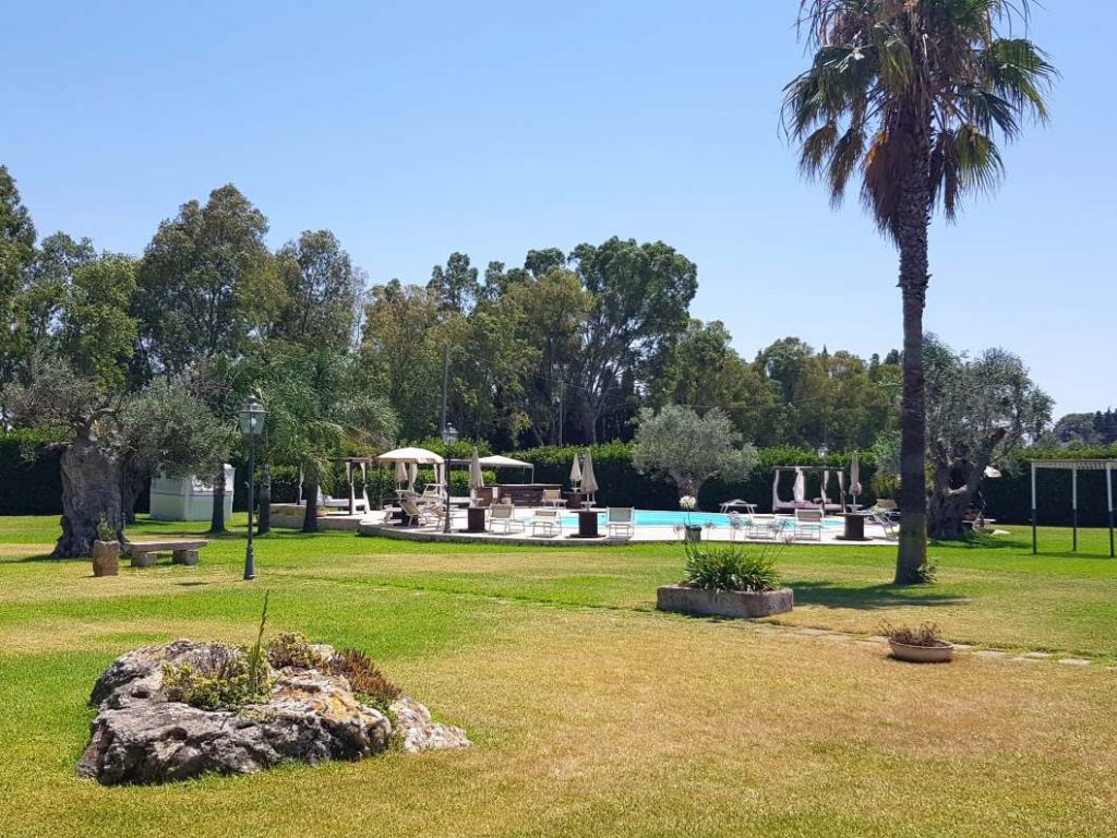 Masseria Giamarra Apulien, Garten mit Pool